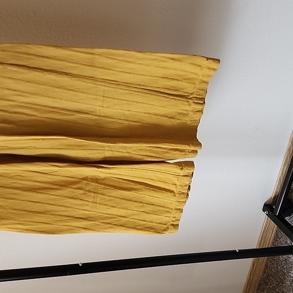 Women's Flutter wide leg pants - size medium - Picture 3 of 6